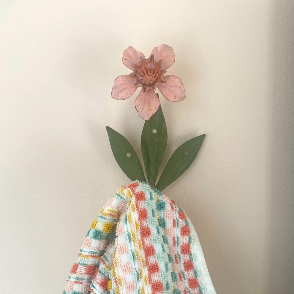 Flower towel hook/curtain tie back